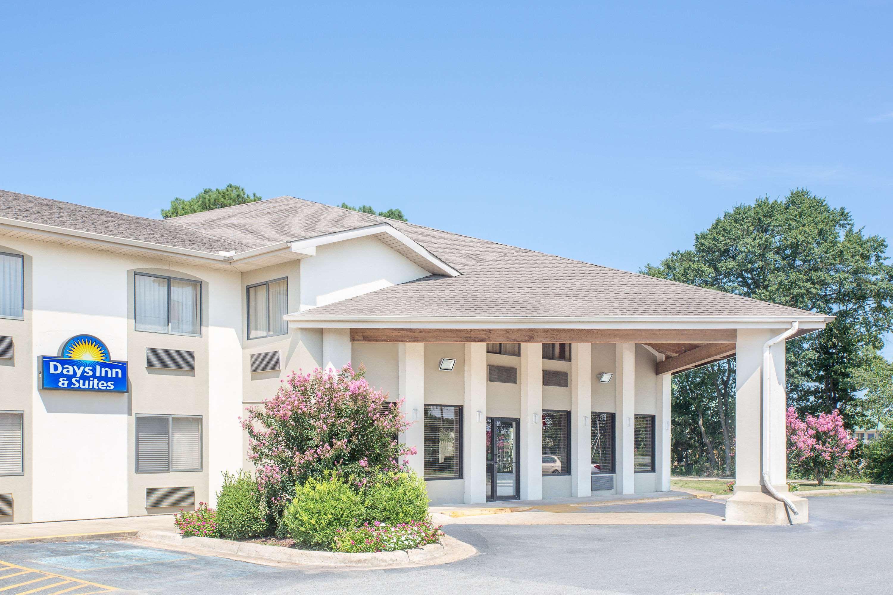 Days Inn & Suites By Wyndham Brinkley Buitenkant foto