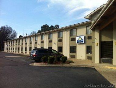 Days Inn & Suites By Wyndham Brinkley Buitenkant foto